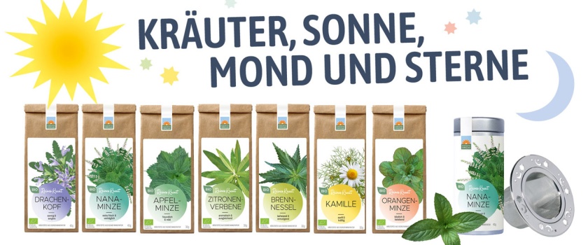 Bild mit sieben farbenfrohen, reinen feinen Bio-Kräutertees von Kräutergarten Pommerland in der Papiertüte sowie ein Set aus einem Planetenteesieb mit einer Dose Nanaminze. Schriftzug: Kräuter, Sonne, Mond und Sterne.