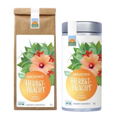 Herbstpracht Bio-Kräutertee vom Kräutergarten Pommerland – abgebildet als 50 g Papiertüte und 50 g Teedose. Fruchtig & erdverbunden, mit Hagebutte, Hibiskus und Zitronenmelisse. Handgemacht in Mecklenburg-Vorpommern, wärmender Tee für goldene Herbsttage.