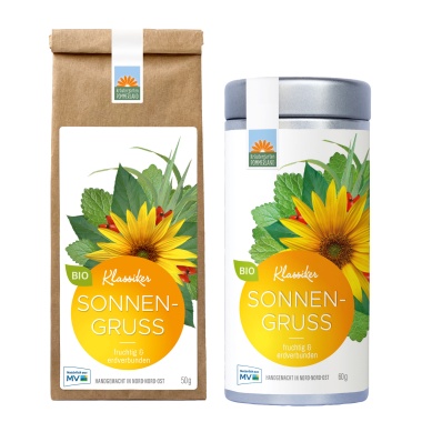 Sonnengruß Bio-Kräutertee vom Kräutergarten Pommerland – abgebildet als Papiertüte und Teedose. Handgemacht in Mecklenburg-Vorpommern, fruchtig & erdverbunden.