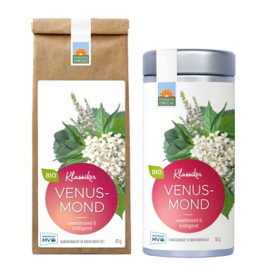 Venusmond Bio-Frauentee von Kräutergarten Pommerland – abgebildet als blumige Papiertüte und Teedose mit rundem pinken Etikett. Verwöhnend & kräftigend, handgemacht in Mecklenburg-Vorpommern.