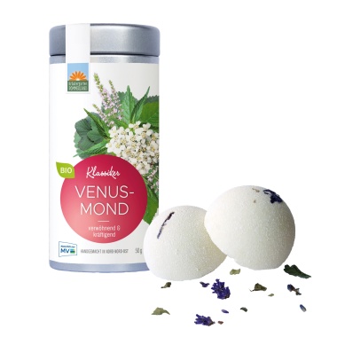Set aus Bio-Kräutertee Venusmond von Kräutergarten Pommerland in der Teedose und mediterran-duftender Badekugel. Handgemacht in Mecklenburg-Vorpommern, verwöhnend & kräftigend.
