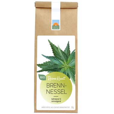 Brennnessel Bio-Kräutertee vom Kräutergarten Pommerland in der 30 g Papiertüte – befreiend & ermutigend. Handgemacht in Mecklenburg-Vorpommern aus ganzen Brennnesselblättern.