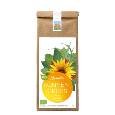Sonnengruß Bio-Kräutertee von Kräutergarten Pommerland in der 40 g Papiertüte – fruchtig & erdverbunden, handgemacht in Mecklenburg-Vorpommern, in sonnig gelbem Design.