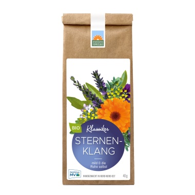 Sternenklang Bio-Abendtee von Kräutergarten Pommerland – erhältlich als 40 g Papiertüte mit blumigem Etikett. Mild & beruhigend, handgemacht in Mecklenburg-Vorpommern, für kleine und große Träumer.