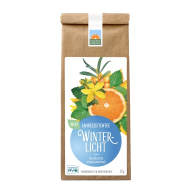 Winterlicht Bio-Kräutertee vom Kräutergarten Pommerland in der 50 g Papiertüte – leuchtend & temperamentvoll. Handgemacht in Mecklenburg-Vorpommern, mit Sanddorn, Johanniskraut, Orangenschale und Rosmarin – wohlig-wärmender Kräutertee für die Winterzeit.