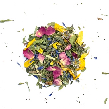 Sommerland – Bio-Kräutertee lose – leicht und erfrischend mit Lemongras, Drachenkopf, Zitronenverbene, Johannisbeerblätter, Pfefferminze, Sonnenblumenblüte, Rosenblüte, Kornblumenblüte. Handgemacht in Mecklenburg-Vorpommern von Kräutergarten Pommerland.